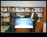 Mr. Yong-Joo Kwon of EMBA donates 10 million won for SKKU Business School Development